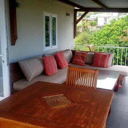 Colonial Cocoon Studio And Apartement La Gaulette Bagian luar foto
