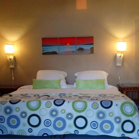 Colonial Cocoon Studio And Apartement La Gaulette Bagian luar foto