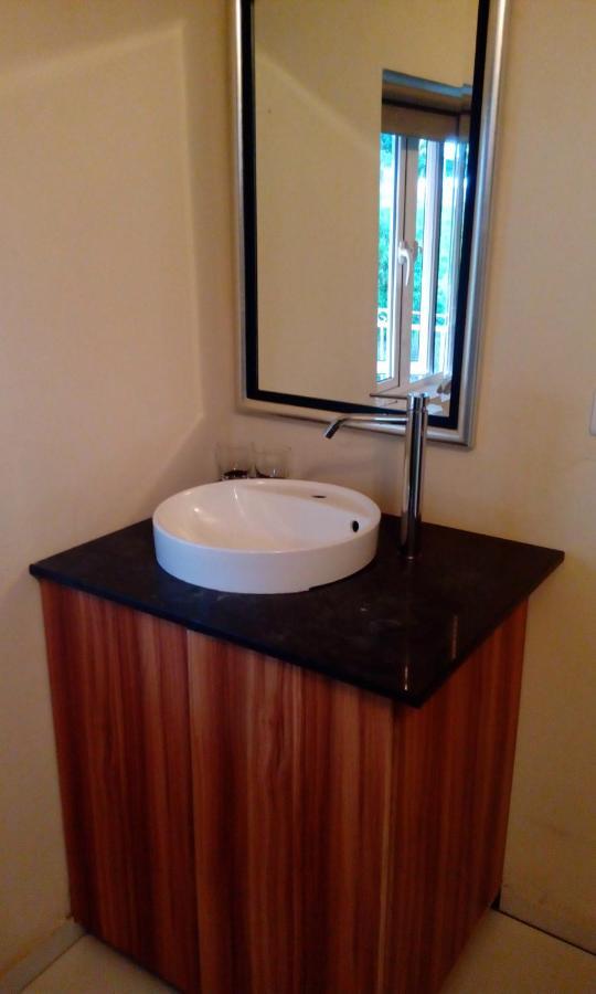 Colonial Cocoon Studio And Apartement La Gaulette Bagian luar foto